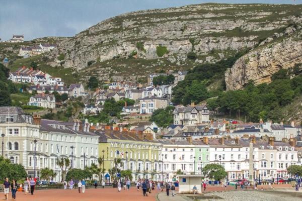 Overton Villa Hotel Llandudno Extérieur photo