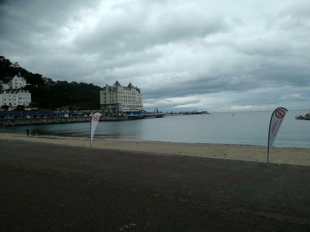 Overton Villa Hotel Llandudno Extérieur photo