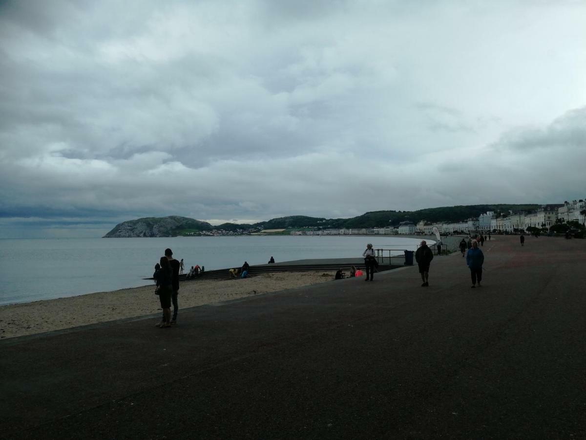 Overton Villa Hotel Llandudno Extérieur photo